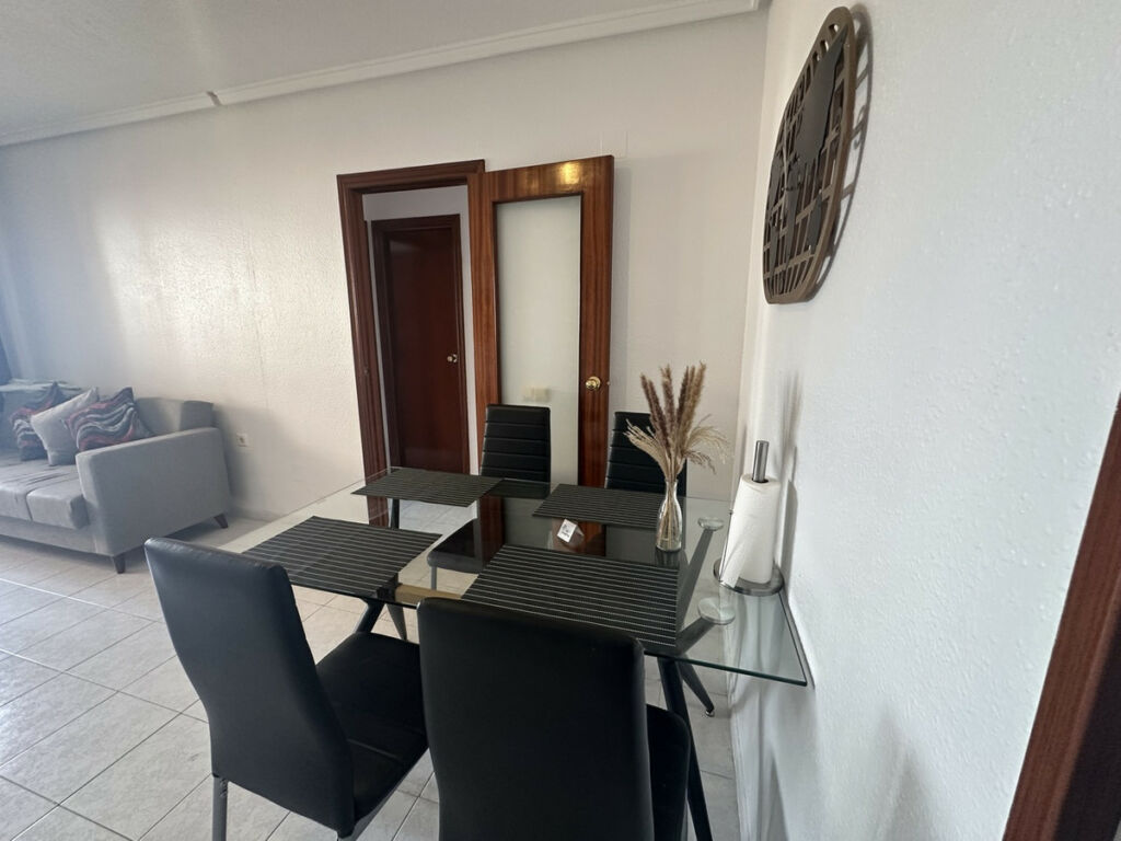 Middle Floor Apartment Torrevieja Alicante - image 4