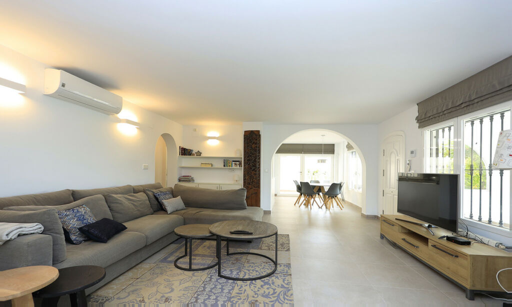 Detached Villa Albir Alicante - image 4
