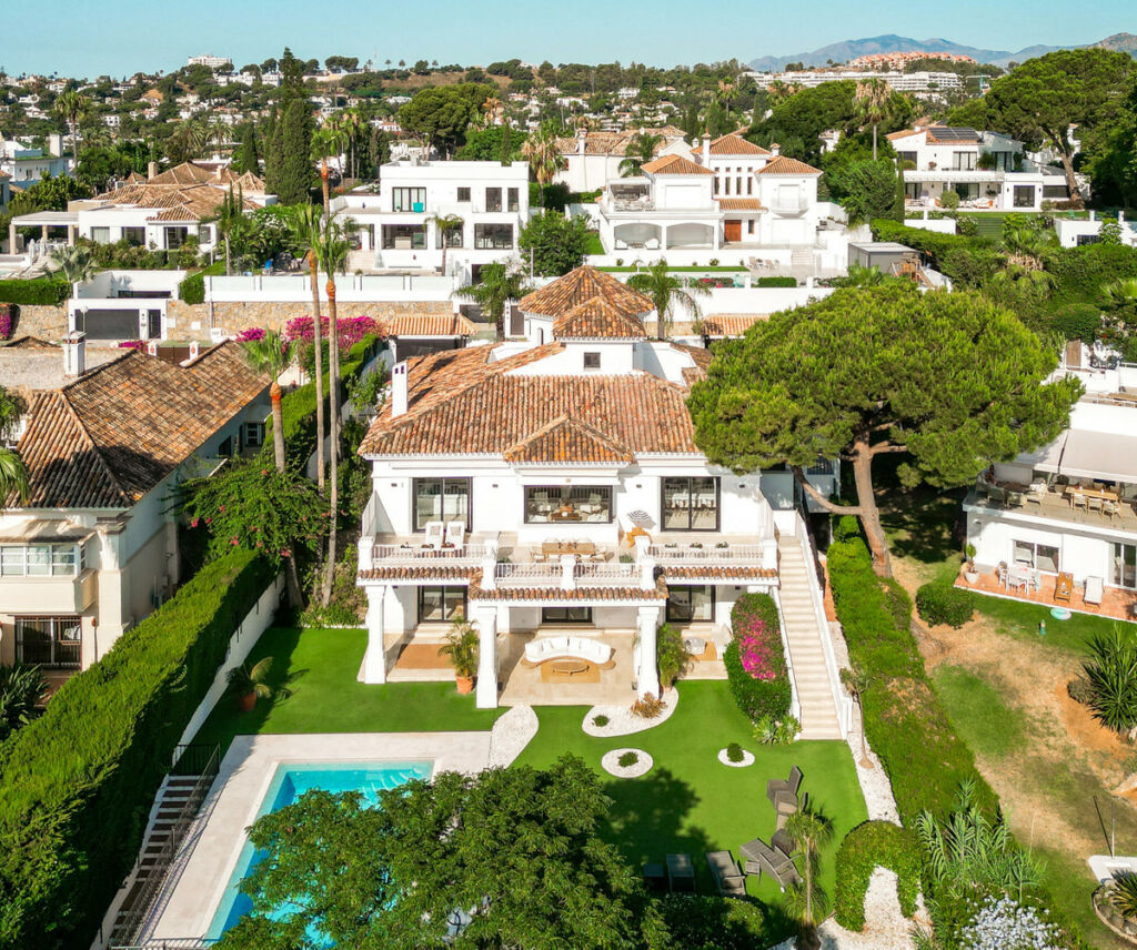 Detached Villa Aloha Málaga - image 4