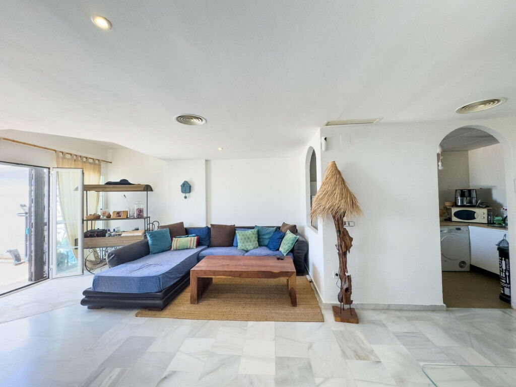 Townhouse Torrequebrada Málaga - image 4