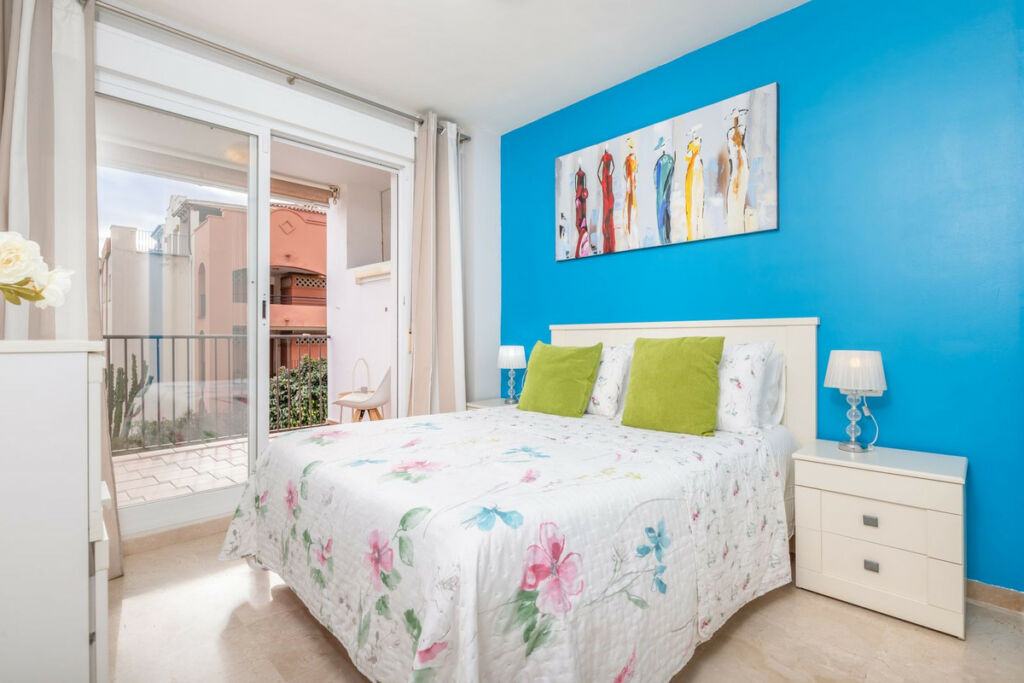 Middle Floor Apartment Manilva Málaga - image 4