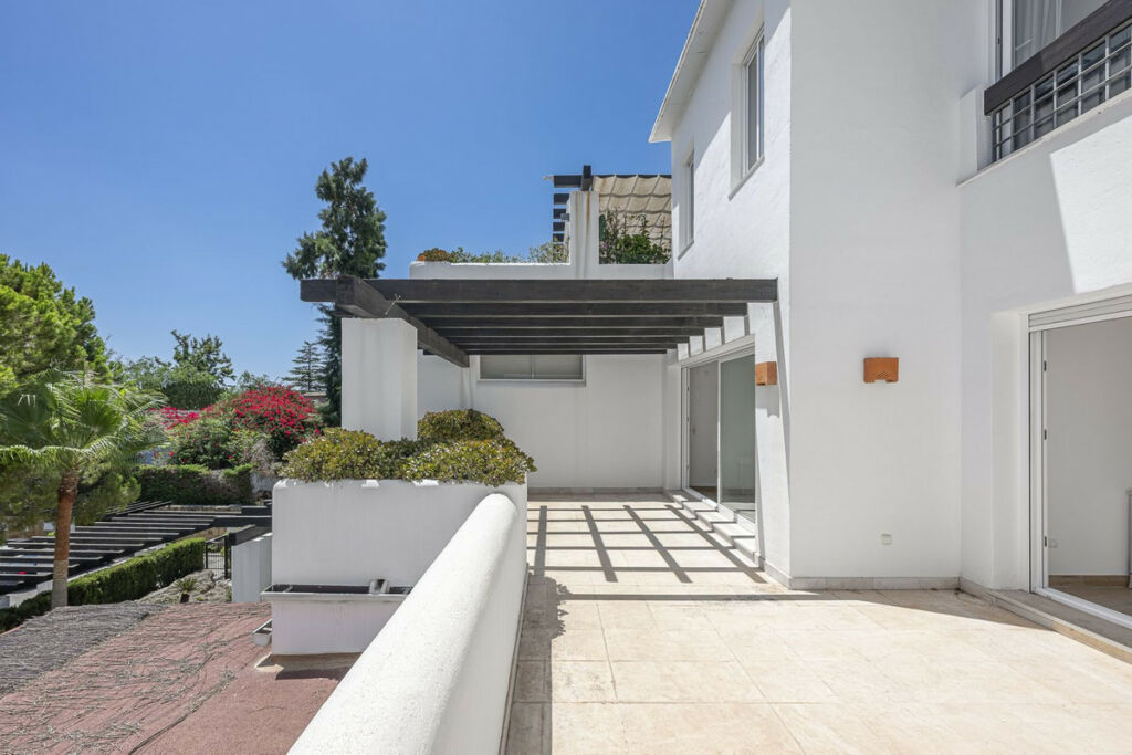 Top Floor Apartment Río Real Málaga - image 5