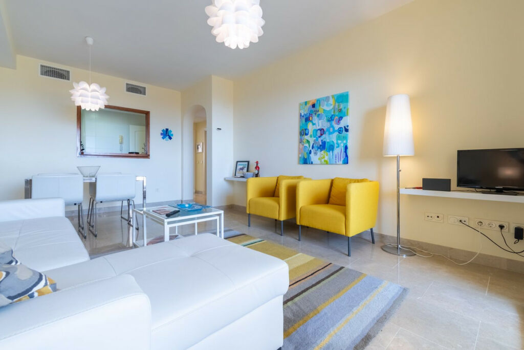 Middle Floor Apartment La Duquesa Málaga - image 4