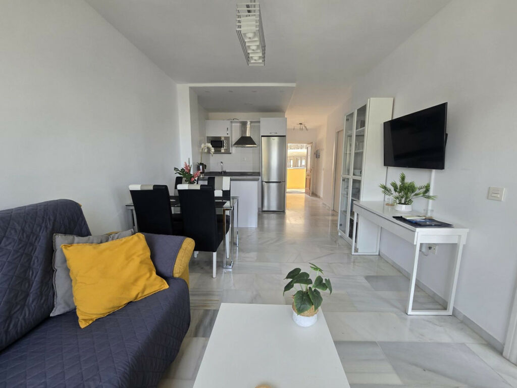 Middle Floor Apartment Benalmadena Costa Málaga - image 4