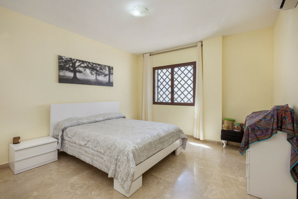 Ground Floor Apartment The Golden Mile Málaga - image 4