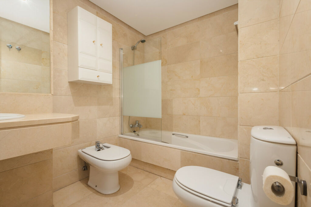 Middle Floor Apartment Puerto Banús Málaga - image 4