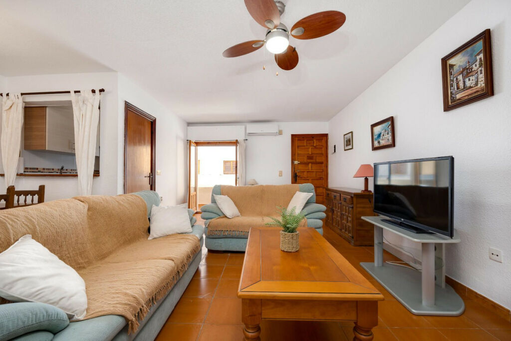 Middle Floor Apartment La Mata Alicante - image 4