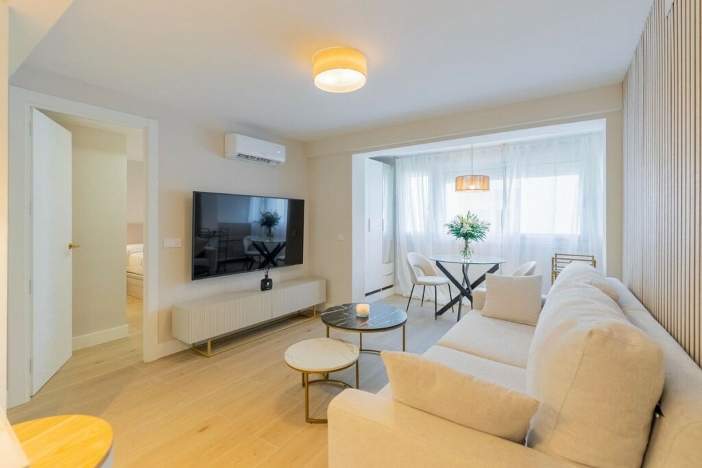 Top Floor Apartment Marbella Málaga - image 4