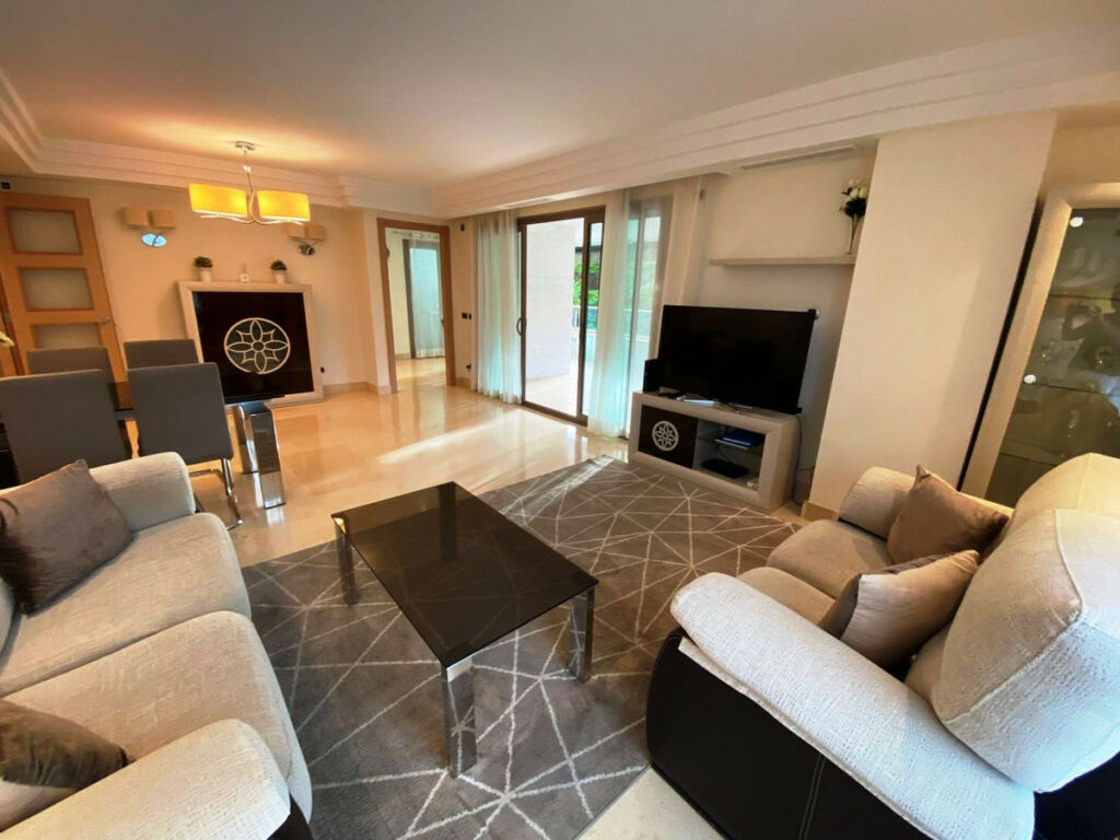 Middle Floor Apartment Marbella Málaga - image 4