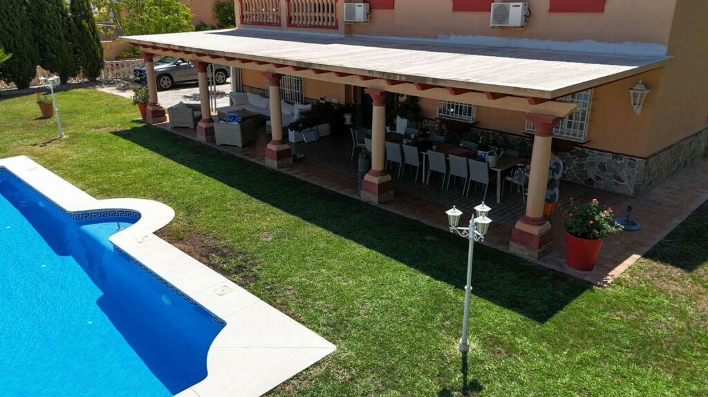 Detached Villa Alhaurín de la Torre Málaga - image 4