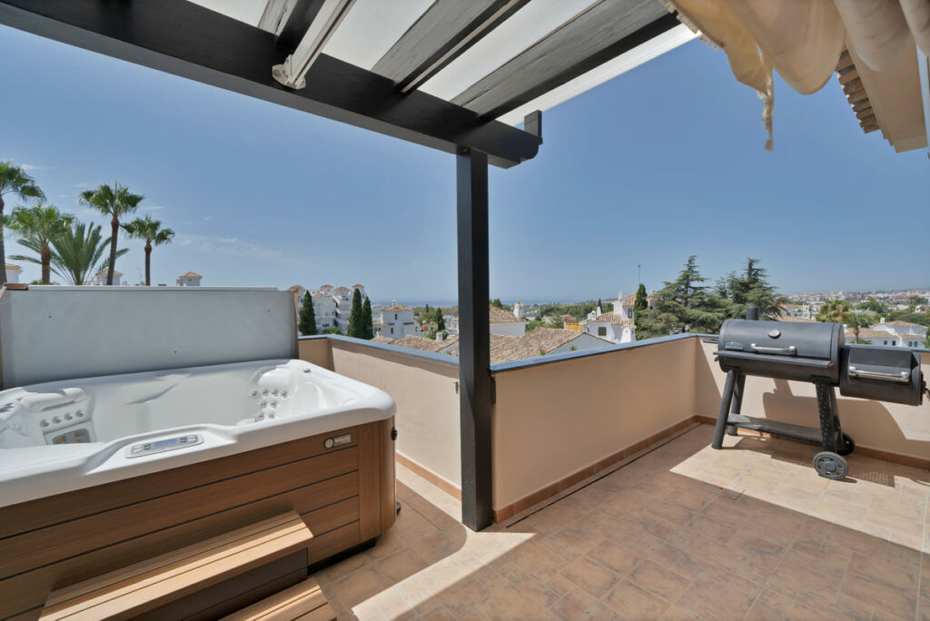 Penthouse Nueva Andalucía Málaga - image 3
