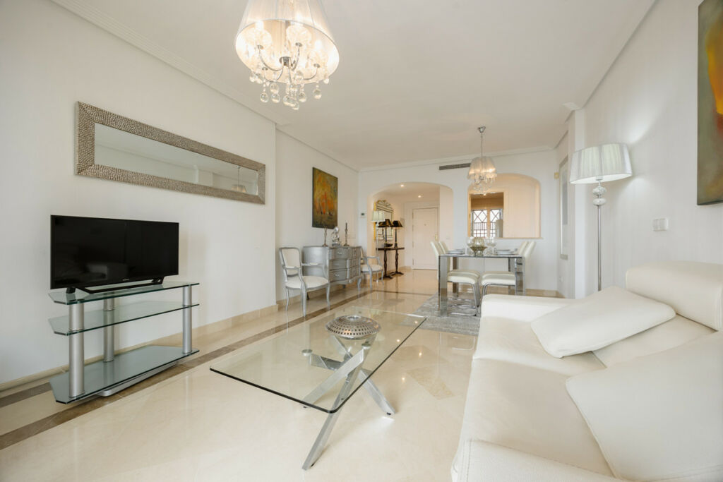 Middle Floor Apartment Los Arqueros Málaga - image 4