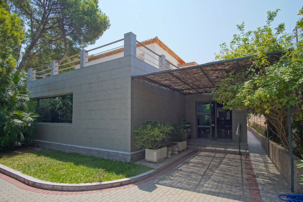 Detached Villa Denia Alicante - image 4