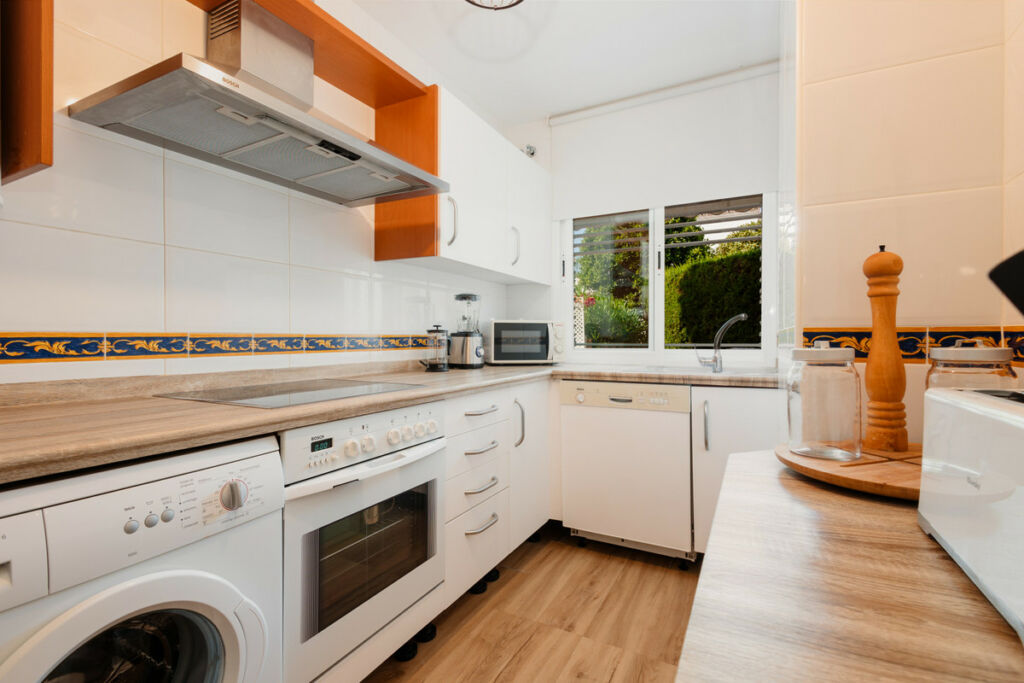Middle Floor Apartment Bahía de Marbella Málaga - image 4
