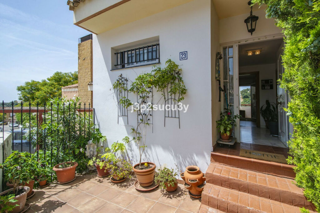 Semi-Detached House Estepona Málaga - image 4