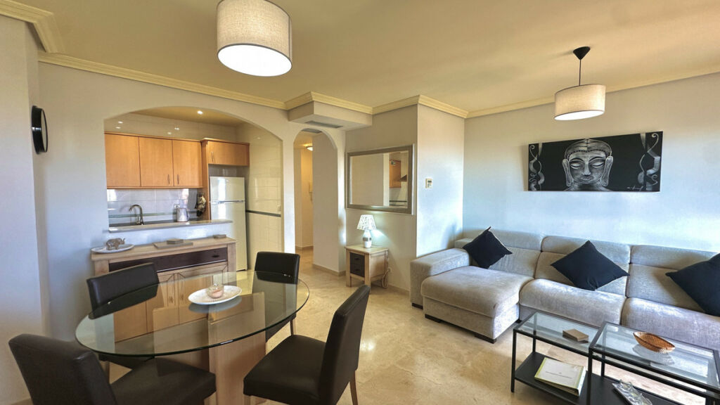 Middle Floor Apartment La Duquesa Málaga - image 4