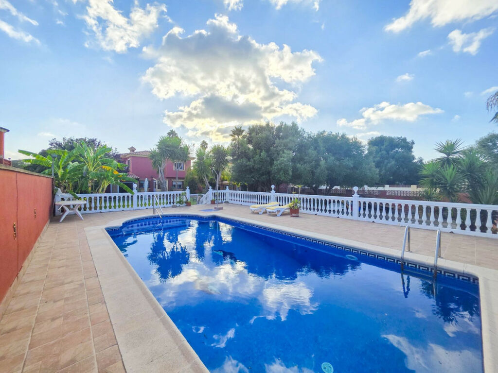 Detached Villa Guadacorte Cádiz - image 4