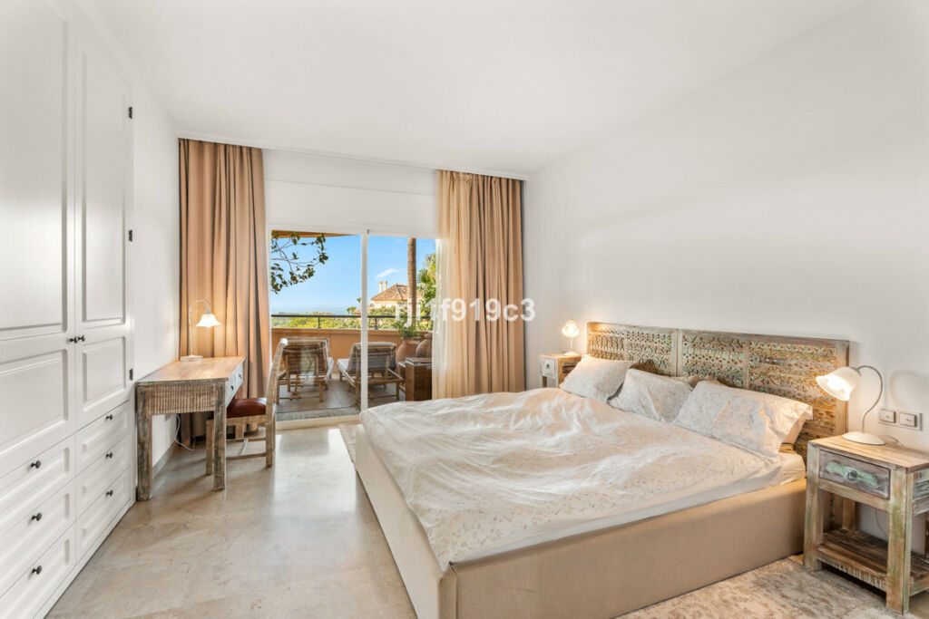 Middle Floor Apartment Elviria Málaga - image 4