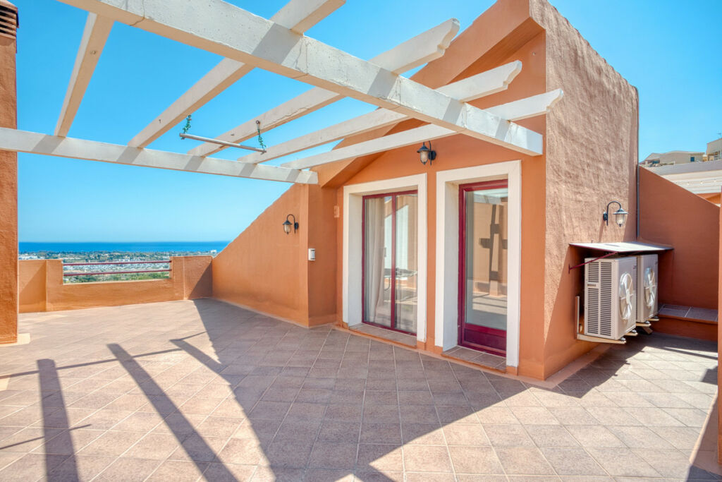 Townhouse Benahavís Málaga - image 4