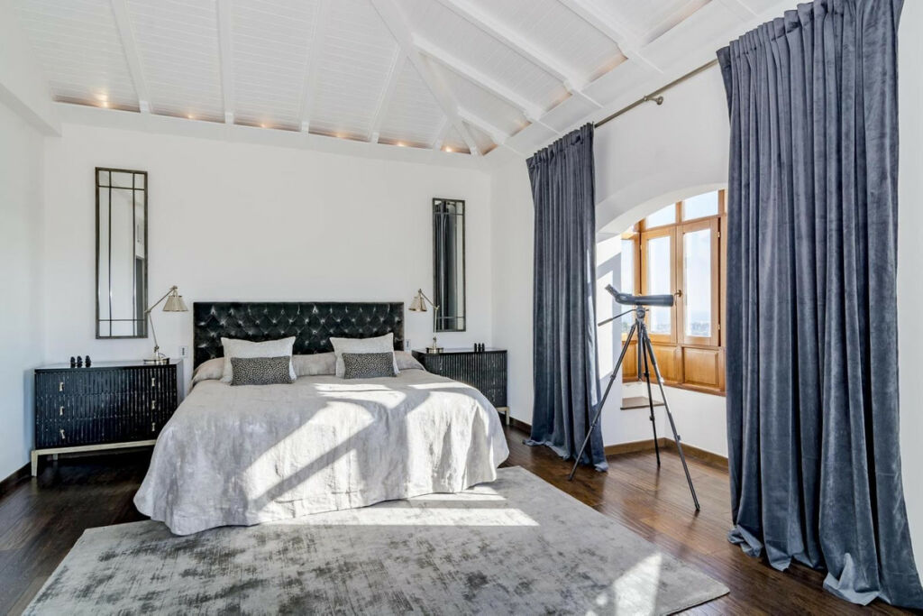 Detached Villa Benahavís Málaga - image 4