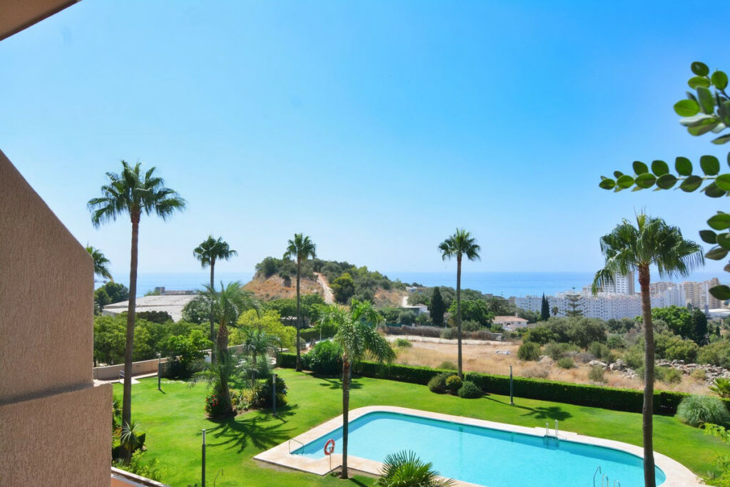Middle Floor Apartment Fuengirola Málaga - image 4