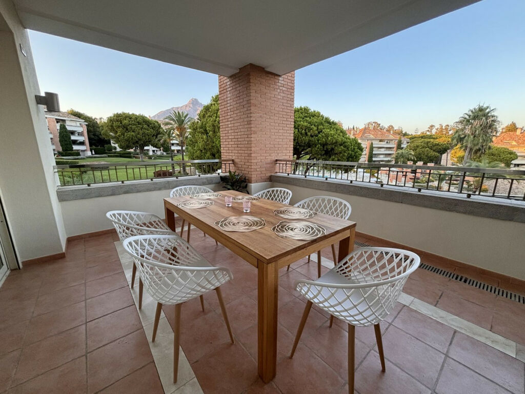 Middle Floor Apartment The Golden Mile Málaga - image 4
