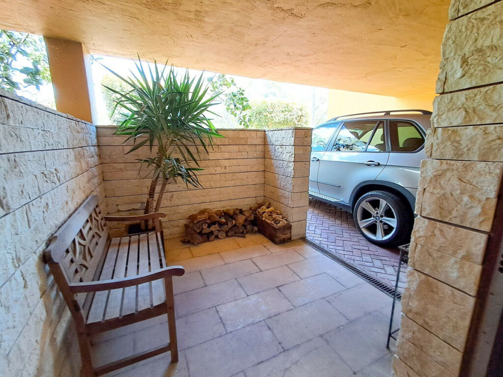 Townhouse Nagüeles Málaga - image 4