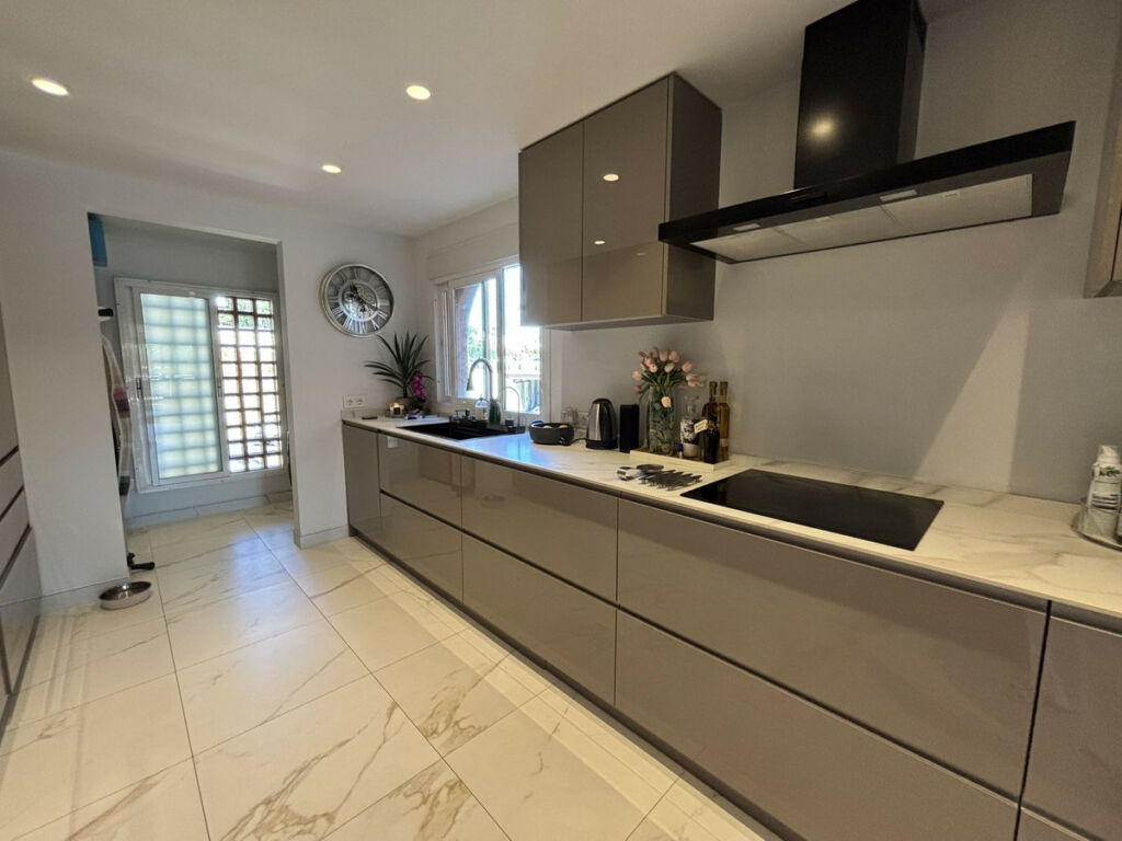 Middle Floor Apartment Guadalmina Baja Málaga - image 12
