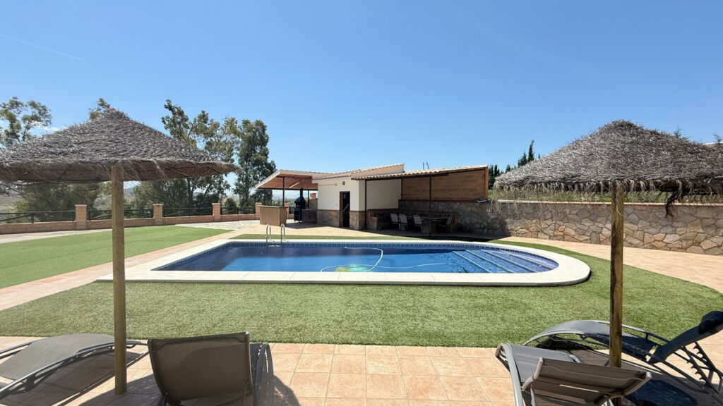 Detached Villa Valle de Abdalajis Málaga - image 4