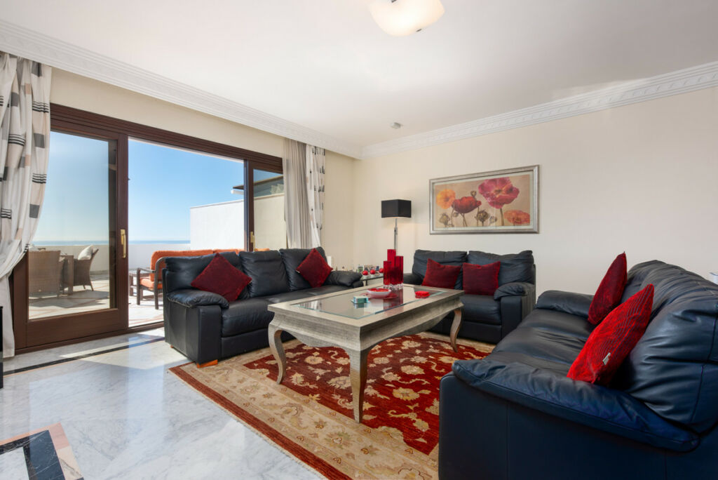 Middle Floor Apartment The Golden Mile Málaga - image 4