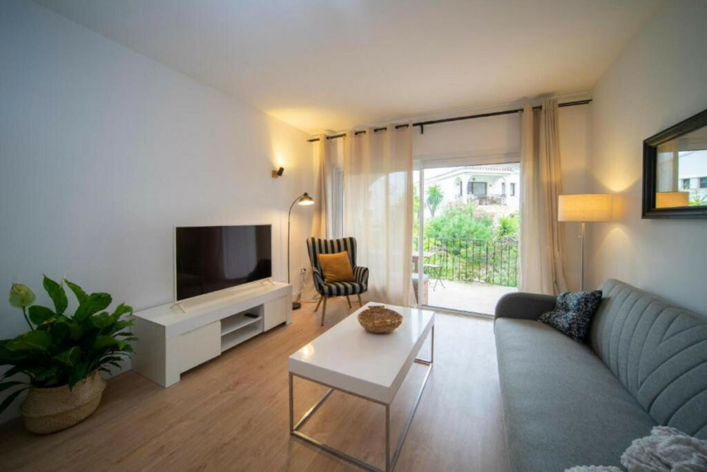 Top Floor Apartment El Paraiso Málaga - image 4