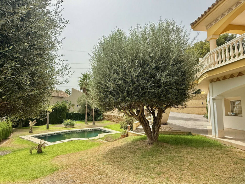 Detached Villa Hacienda Las Chapas Málaga - image 5