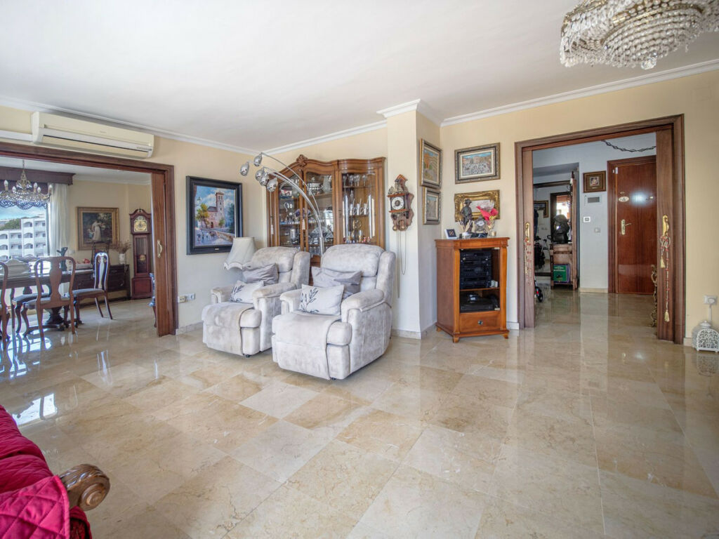 Middle Floor Apartment Benalmadena Málaga - image 4