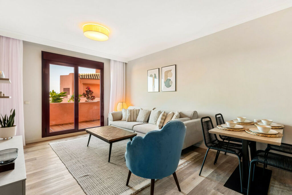 Middle Floor Apartment Benahavís Málaga - image 4
