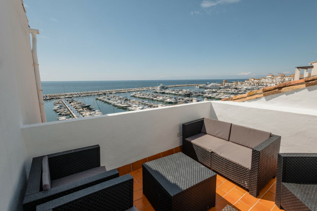 Middle Floor Apartment Puerto Banús Málaga - image 4