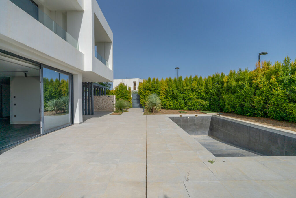 Detached Villa New Golden Mile Málaga - image 4