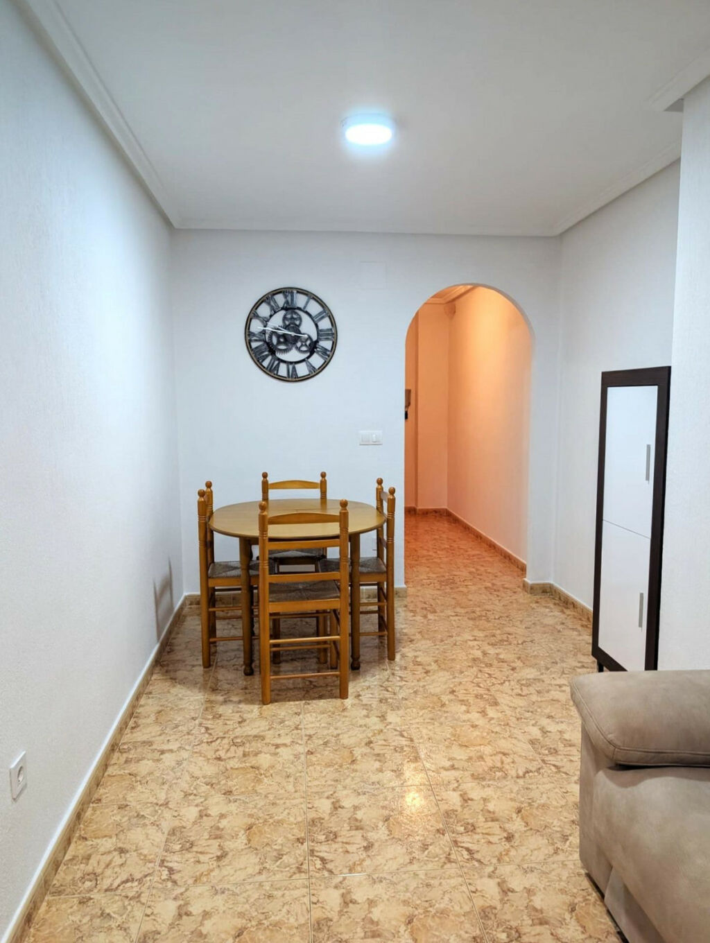 Middle Floor Apartment Torrevieja Alicante - image 4