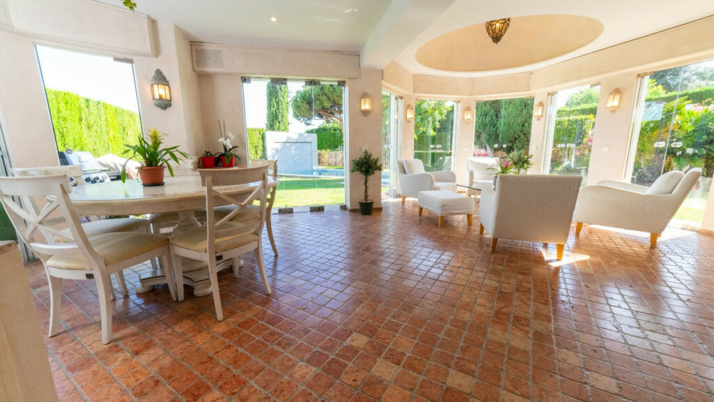 Detached Villa Sierra Blanca Málaga - image 4