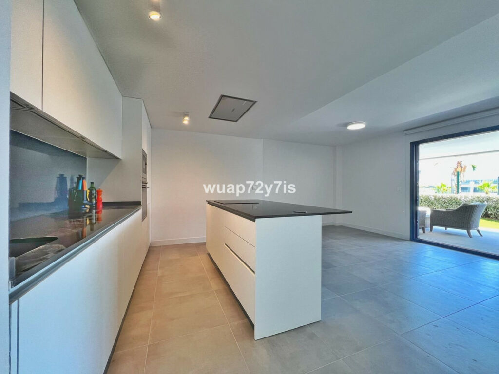 Ground Floor Apartment Selwo Málaga - image 4