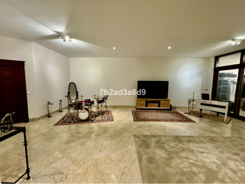 Ground Floor Apartment San Pedro de Alcántara Málaga - image 4
