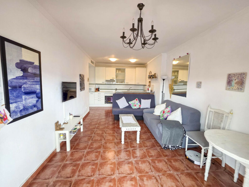 Middle Floor Apartment Casares Playa Málaga - image 4