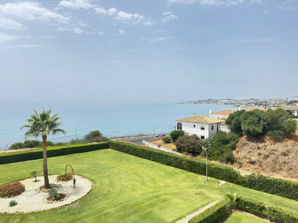 Middle Floor Apartment Mijas Costa Málaga - image 4
