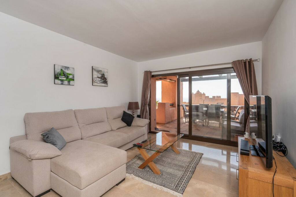 Middle Floor Apartment La Duquesa Málaga - image 3
