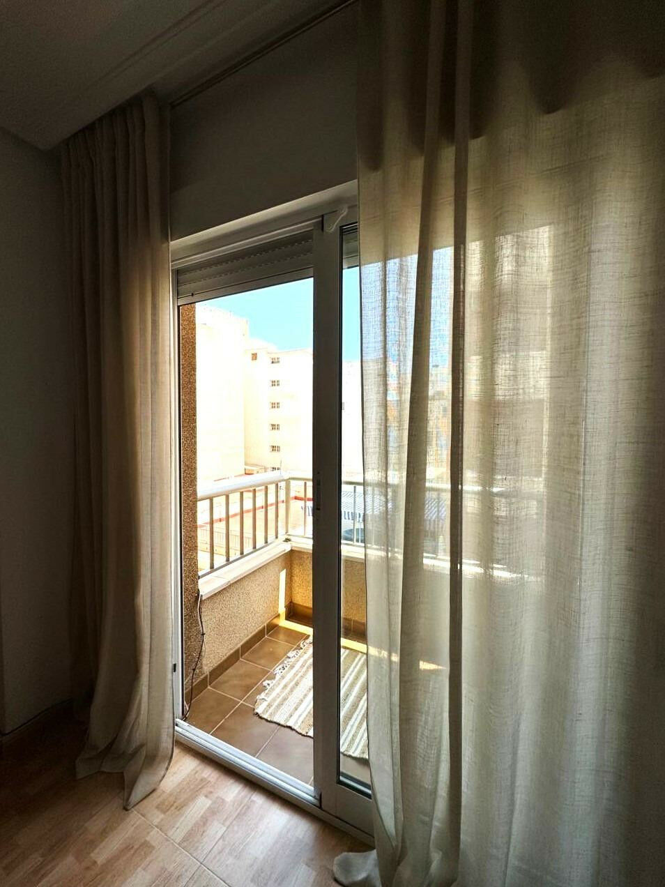 Middle Floor Apartment Playa de los Locos Alicante - image 4