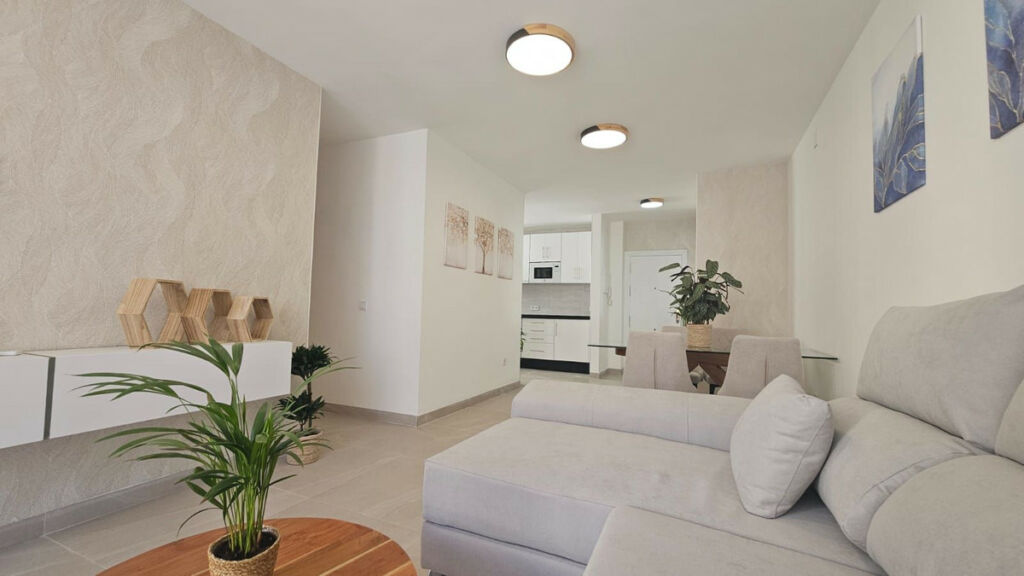 Middle Floor Apartment Fuengirola Málaga - image 4