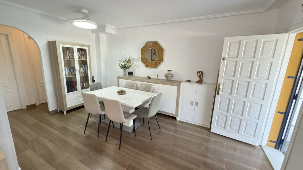 Detached Villa La Zenia Alicante - image 4