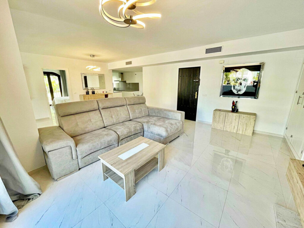 Middle Floor Apartment Puerto Banús Málaga - image 4