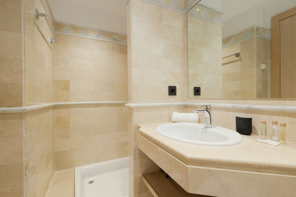 Middle Floor Apartment Elviria Málaga - image 40
