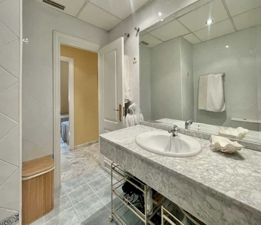 Ground Floor Apartment The Golden Mile Málaga - image 33