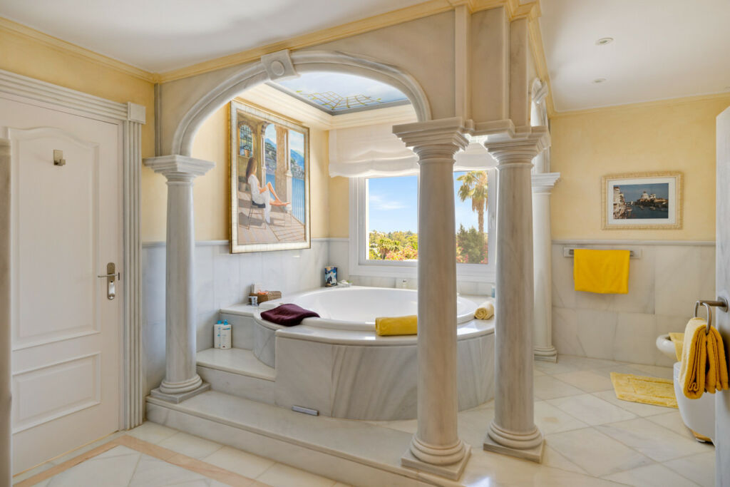 Detached Villa Nueva Andalucía Málaga - image 40